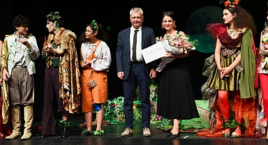 Osmangazi Belediyesi Tiyatro Okulu Öğrencileri Sahnede Devleşti