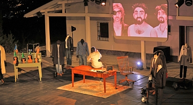 Açık havada tiyatro keyfi Ormandaki Kulübe’de başladı