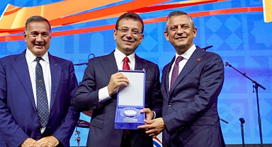 CHP Genel Başkanı Özgür Özel, Paris'te İstanbul Evi Açılış Resepsiyonuna Katıldı