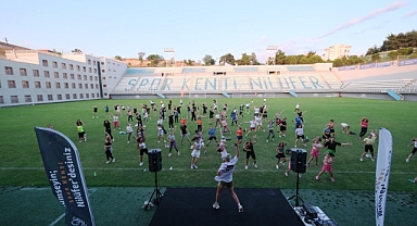 Nilüferliler zumba ile hem eğlendi hem spor yaptı
