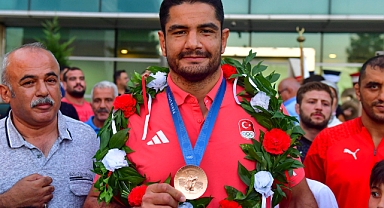 OLİMPİYAT ÜÇÜNCÜSÜ TAHA AKGÜL BAŞKENTTE COŞKUYLA KARŞILANDI