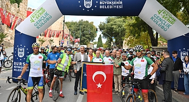 Heykel, çocuk sesleriyle şenlendi