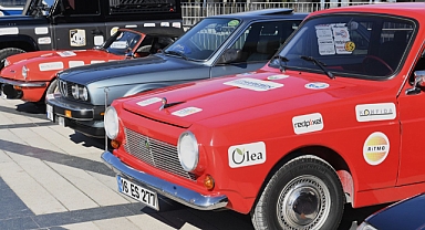 12. Klasik Otomobil Turu Osmangazi Meydanı’ndan Start Aldı