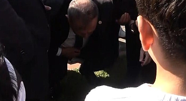 CHP'li Gökan Zeybek Batman'da hastanelik oldu! Açıklama yaptıktan sonra fenalaşıp yere yığıldı