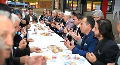 Başkan Aydın bin kişiyle aynı anda iftar açtı