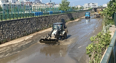 Büyükşehir'den Mandıras Deresi'nde yaz temizliği