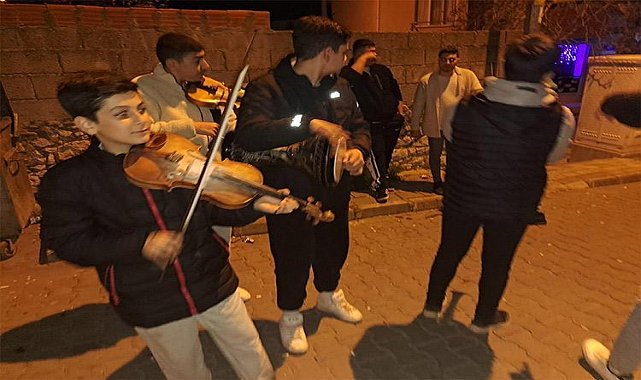 Çanakkale'de Ramazan geleneği: Sahura şarkı ve türkülerle kalkıyorlar