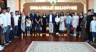 Başkan Erkan Aydın başarılı öğrencileri ödüllendirdi