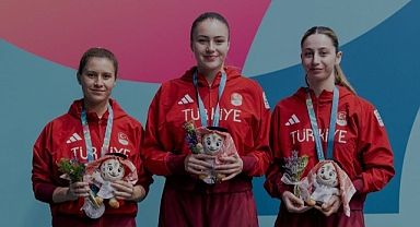 Belediyesporlu Özge Yılmaz'dan gümüş madalya