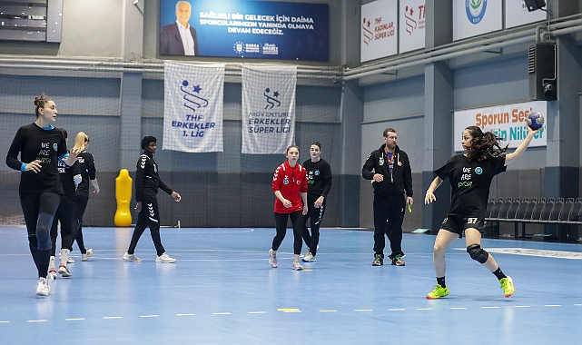 Büyükşehir Hentbol Takımı ligde ve Avrupa’da fırtına gibi esiyor