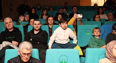 Engelli Bireyler Sahnede Usta Sanatçılara Taş Çıkarttı