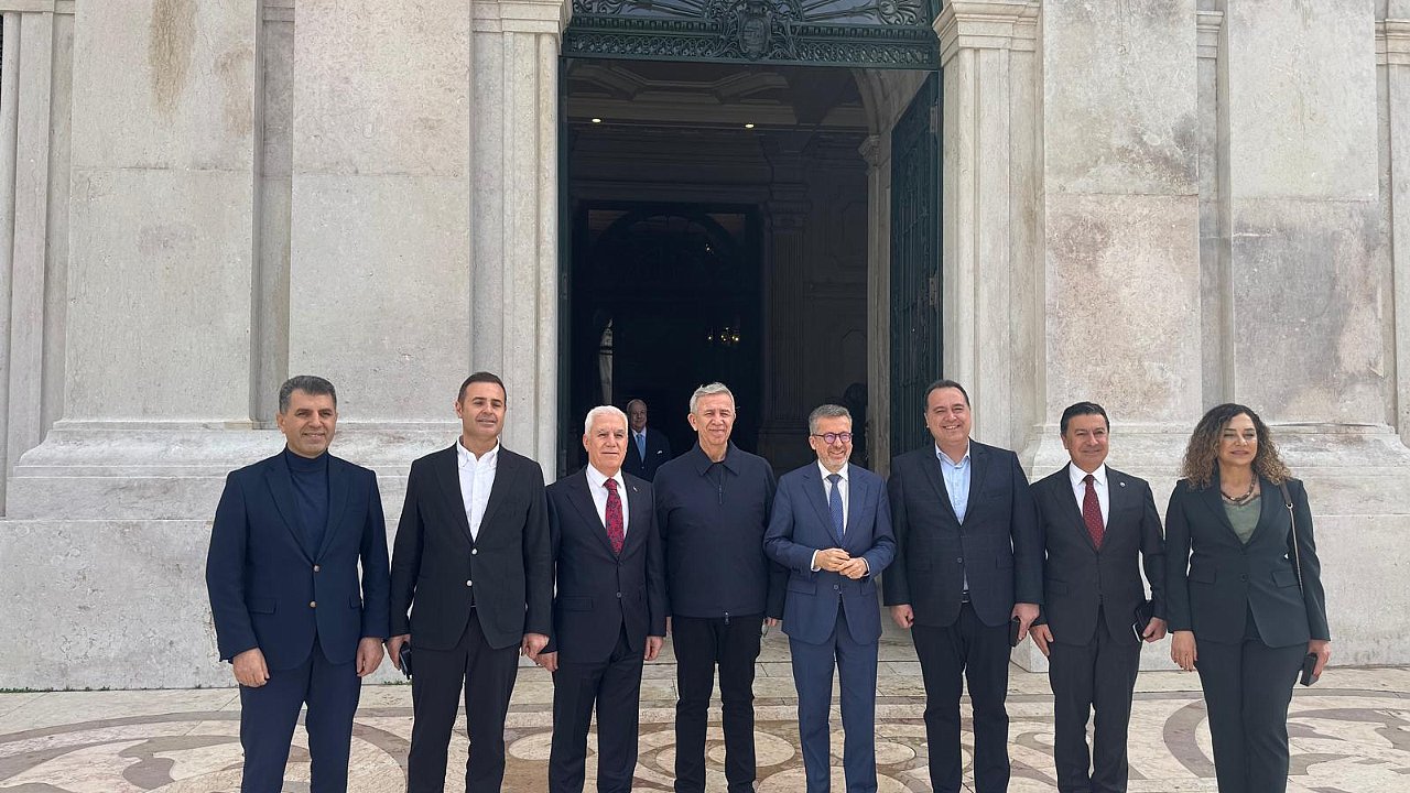BAŞKAN BOZBEY AVRUPA’DA TARİHİ KENT MODELİNİ İNCELEDİ