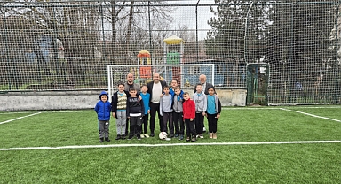 BÜYÜKORHAN’DAKİ HALI SAHA SİL BAŞTAN YENİLENDİ