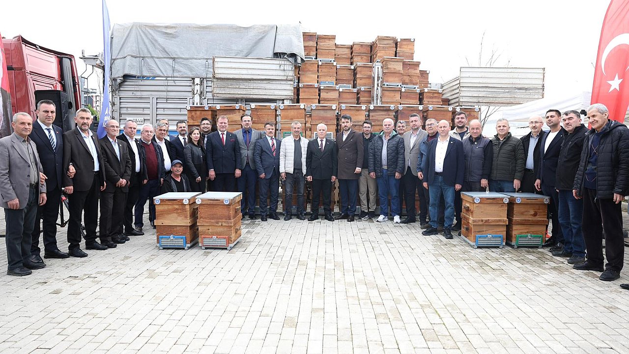 BÜYÜKŞEHİR’DEN ARICILARA KOVAN DESTEĞİ