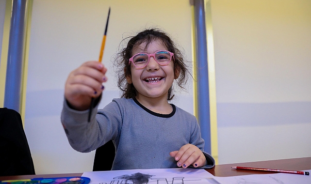 ÇOCUKLAR BİR GÜNLÜĞÜNE RESSAM OLDU