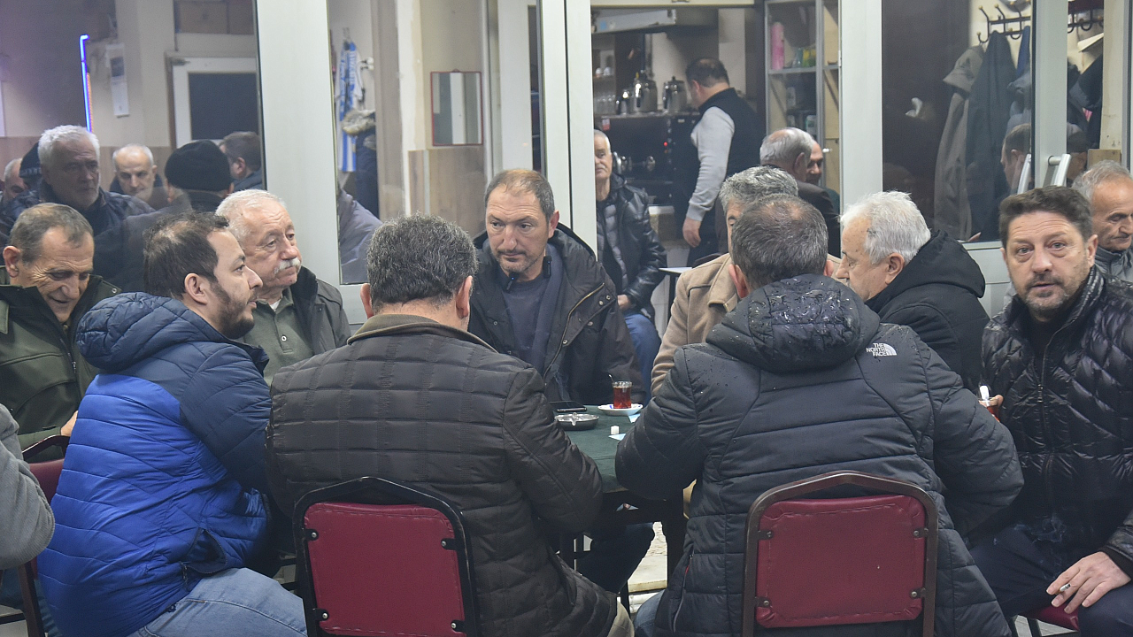 MARMARABİRLİK'TE DEĞİŞİM VURGUSU: HASAN MALATYA KÜÇÜK KUMLADA ZEYTİN ÜRETİCİLERİ İLE BULUŞTU