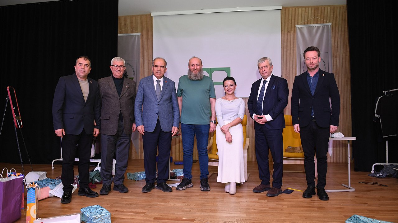 - Osmangazi Belediyesi Sanatseverleri Tiyatroyla Buluşturdu