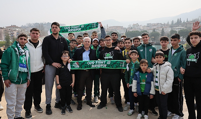 BAŞKAN BOZBEY, BURSASPOR TARAFTARLARIYLA ŞAMPİYONLUK HEYECANINI PAYLAŞTI
