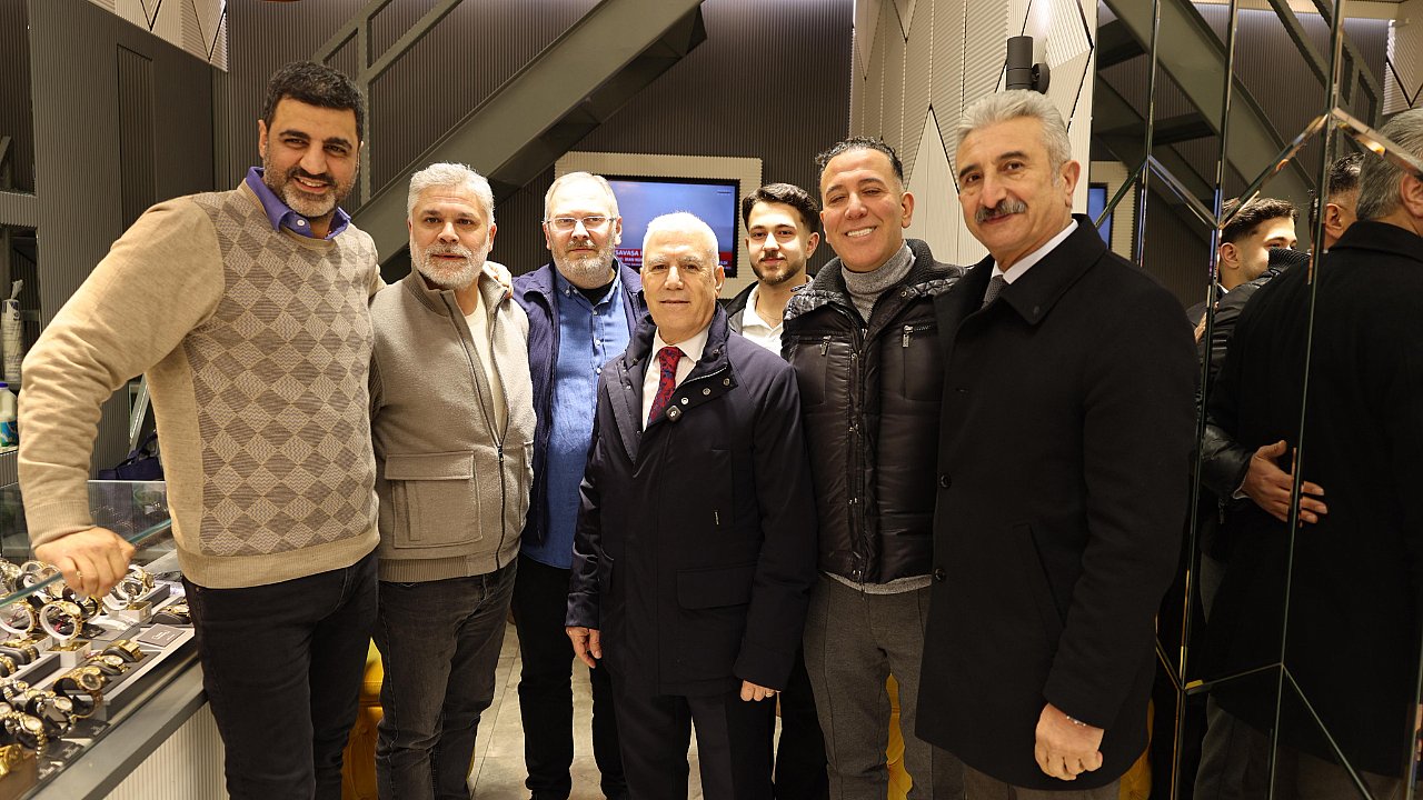 BAŞKAN BOZBEY ÇARŞI ESNAFIYLA BAYRAMLAŞTI