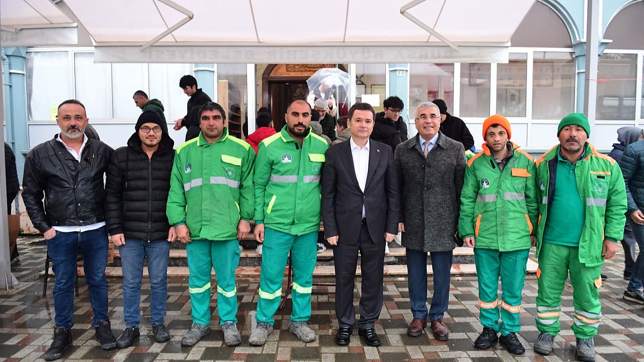 Başkan Erkan Aydın Vatandaşlarla Bayramlaştı