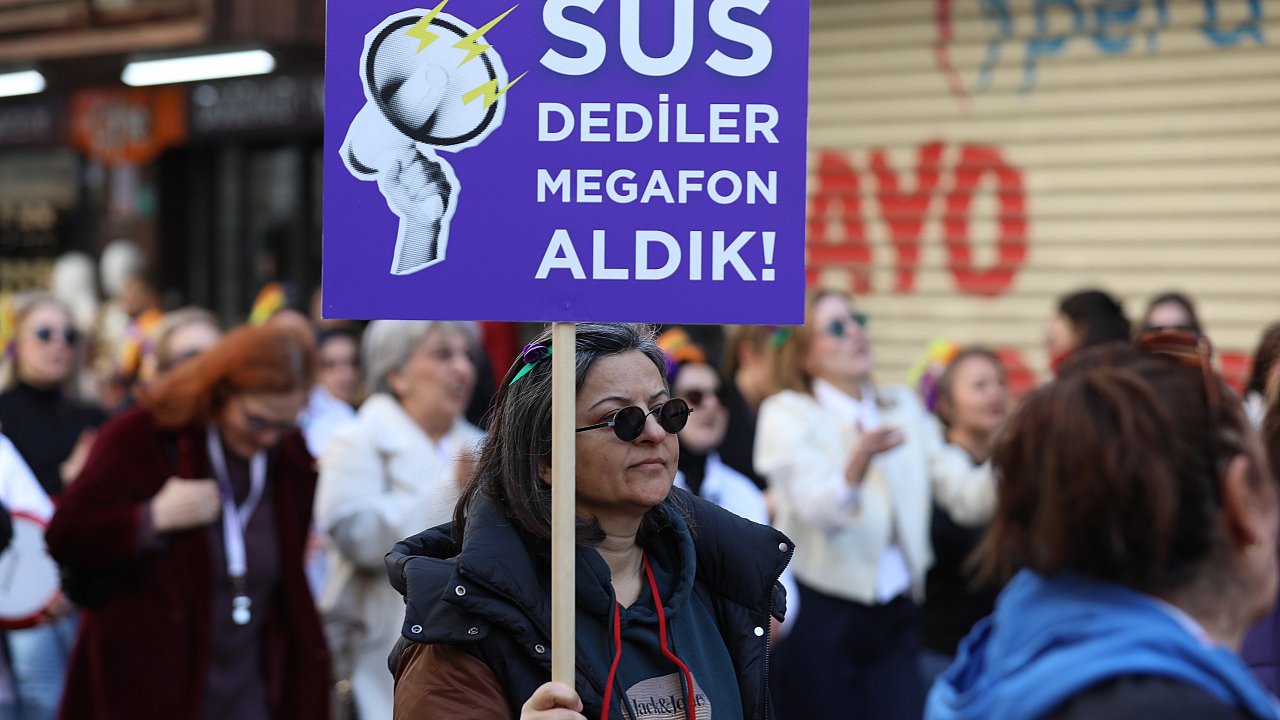 Kadınlar 8 Mart'ta eşitlik ve dayanışma için yürüdü