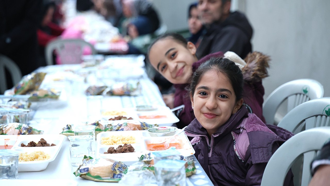 Osmangazi Belediyesi’nin İftar Sofrası Dolup Taştı