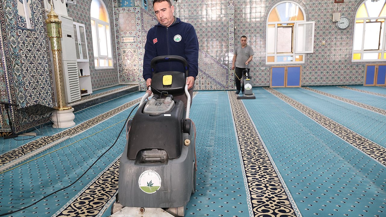 Osmangazi’de Camilerde Bayram Temizliği