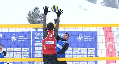 Osmangazi’den Uludağ’da Nefes Kesen Kar Voleybolu Şöleni