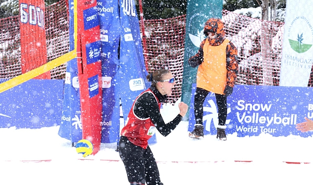 Osmangazi’den Uludağ’da Nefes Kesen Kar Voleybolu Şöleni