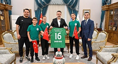 23 Nisan’da başkanlık koltuğu çocukların oldu