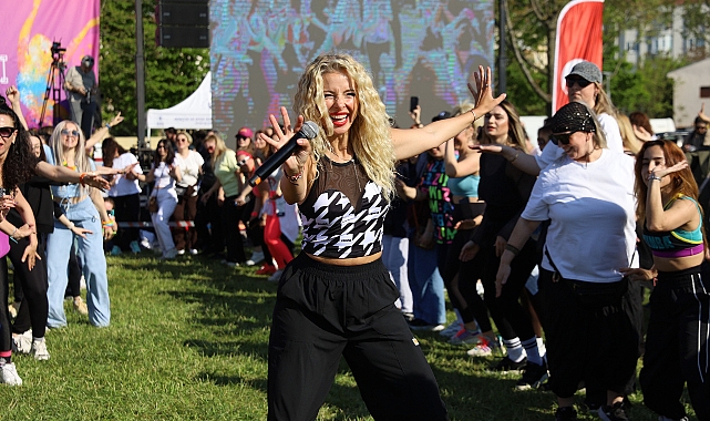 Bursa'da 'Dünya Dans Günü'nü zumba yaparak kutladılar