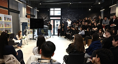 Nezaket Erden, “Sennur Sezer” şiirleri okudu