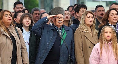 Nilüfer, 23 Nisan’ı Cumhuriyet Meydanı’nda kutladı