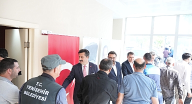 BAŞKAN ERCAN ÖZEL’E BAYRAMLAŞMA PROGRAMINDA DOĞUM GÜNÜ SÜRPRİZİ