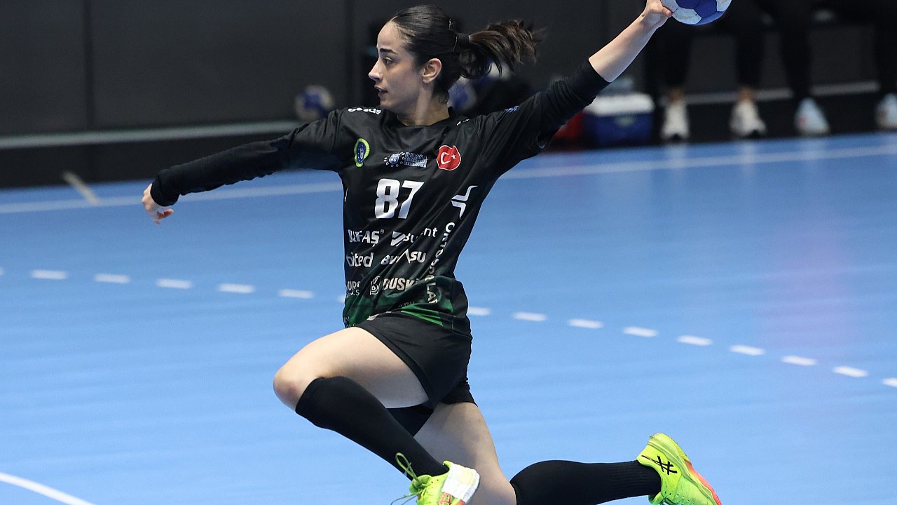 Bursa Büyükşehir Belediyespor sezonun üçüncü kupasına da kavuştu