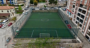 Gemlik’te Halı Sahalar Yenilendi