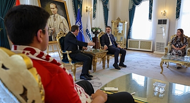 Anasayfa Haberler Başkan Vekili Biba, şampiyon marşın bestecilerini ağırladı HABERLER Başkan Vekili Biba, şampiyon marşın bestecilerini ağırladı