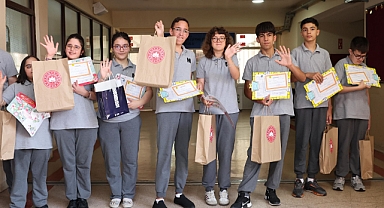 Başkan Vekili Biba, öğrencilerin karne heyecanına ortak oldu