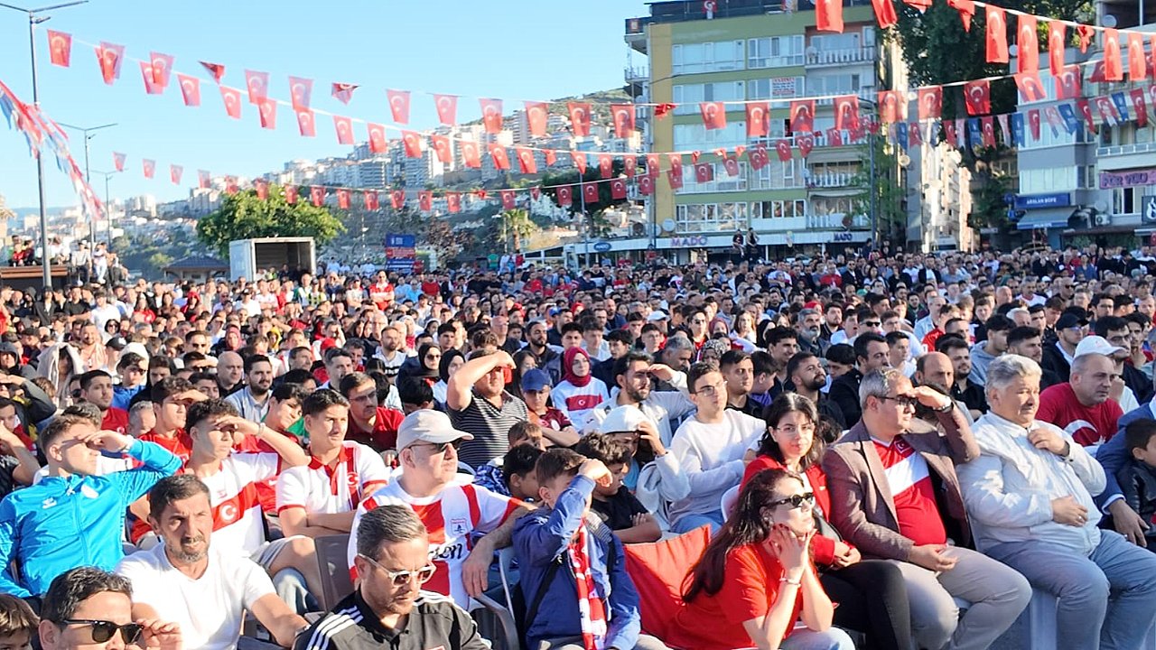 Milli maçta Bursa tek yürek oldu