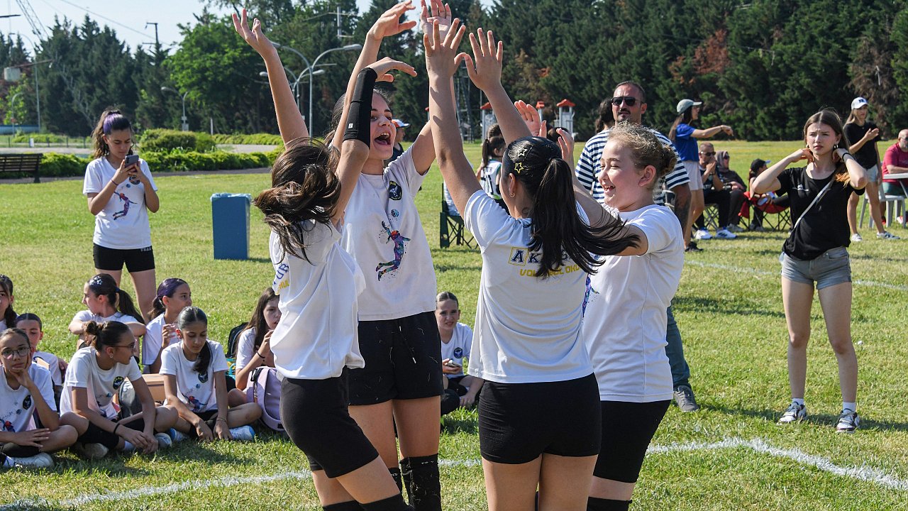 Osmangazi’deki Mini Voleybol Şenliği’nde Spor ve Dostluk Kazandı