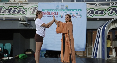 Sağlıklı yaşlanma için yoga yaptılar