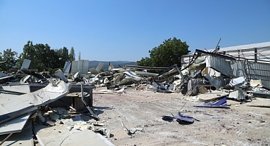 Yaylacık’ta kaçak iş yeri yıkıldı