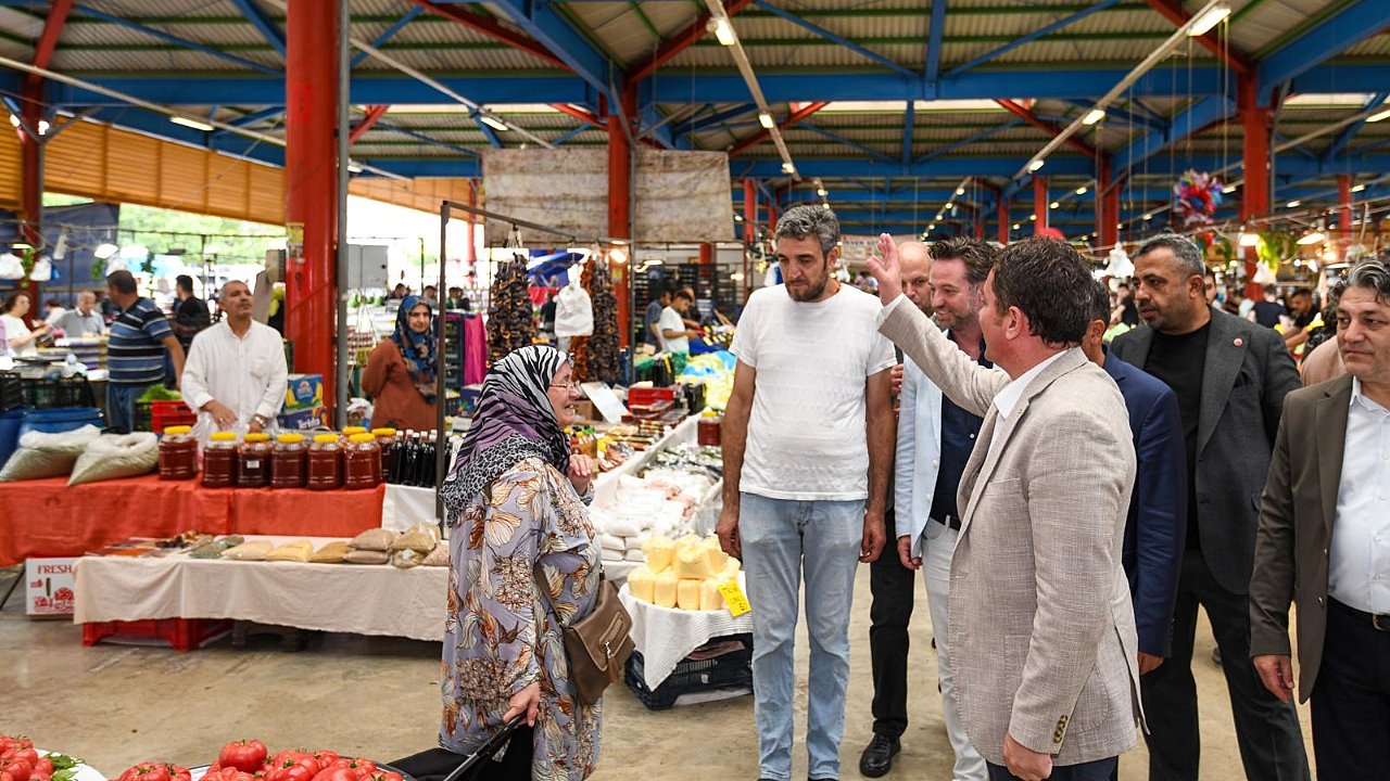 Başkan Erkan Aydın Hamitler'de Aşure Bereketini Vatandaşlarla Paylaştı