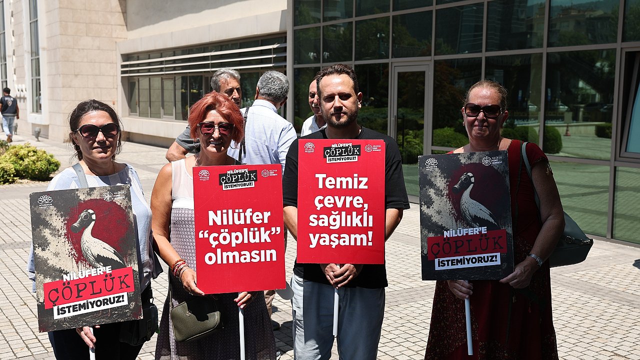FOTOĞRAFLI) KATI ATIK TESİSİNE KARŞI 5 BİNDEN FAZLA İMZA BÜYÜKŞEHİR’E TESLİM EDİLDİ