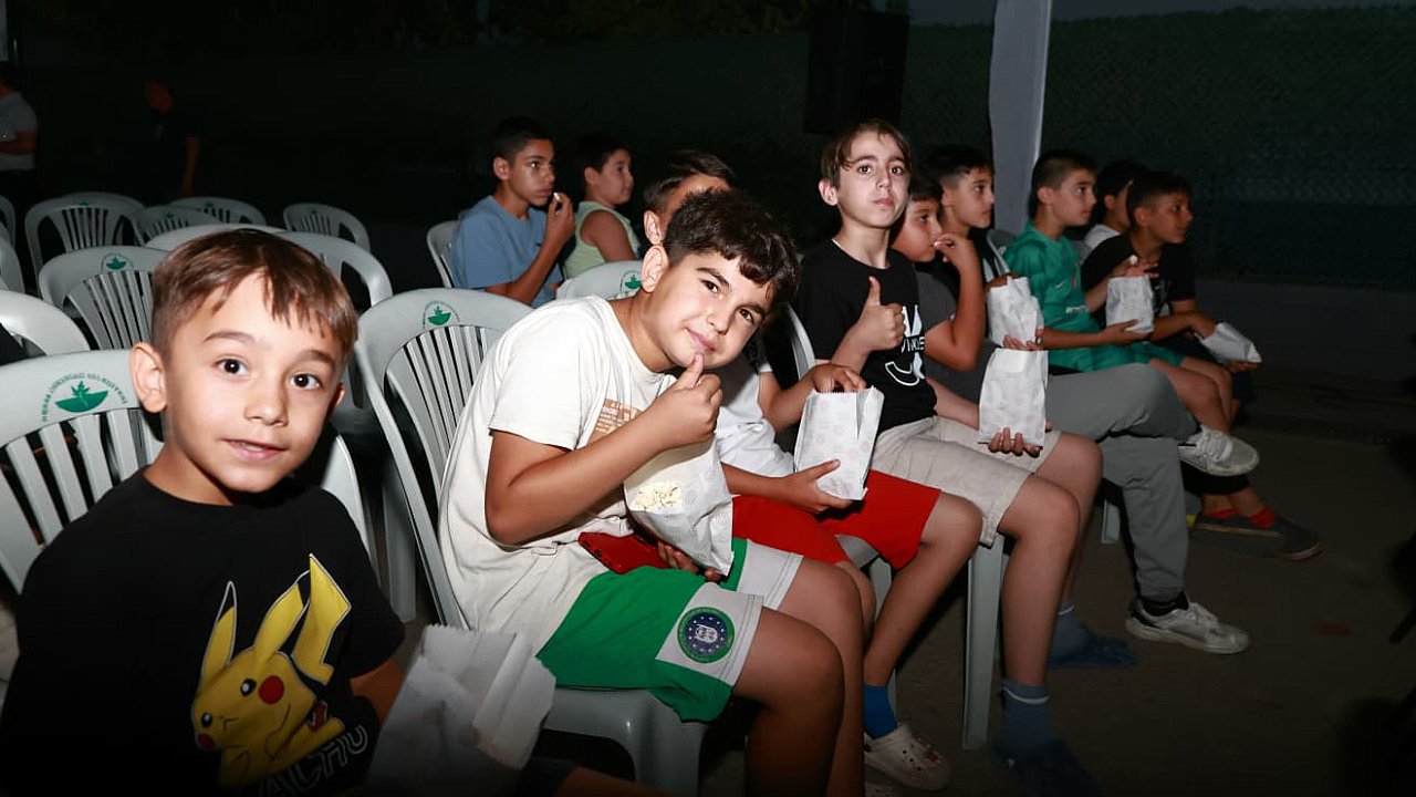 Osmangazi Belediyesi Çocuklara Yazlık Sinema Keyfi Yaşatıyor