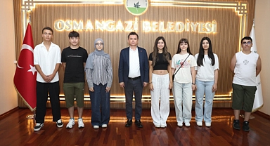 Osmangazi’de Ücretsiz LGS Kurslarının Başarılı Öğrencileri Başkan Aydın’la