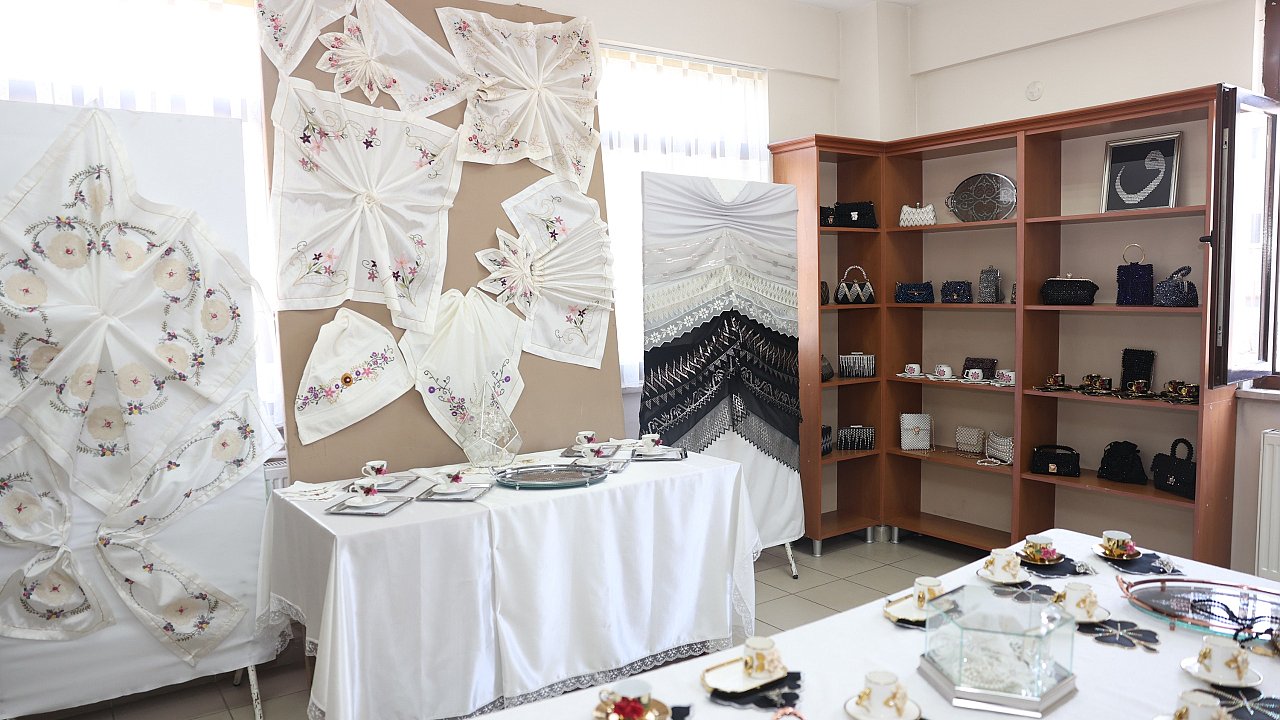OSMEK Namık Kemal Kursiyerlerinden El Emeği Göz Nuru Sergi